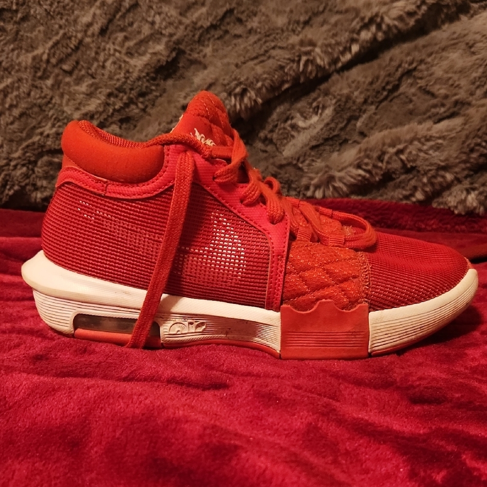 Nike Red Sports Shoes - Picture 6 of 8